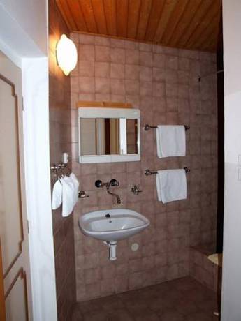 Imagen de la habitación del Hotel V Nebi. Foto 10