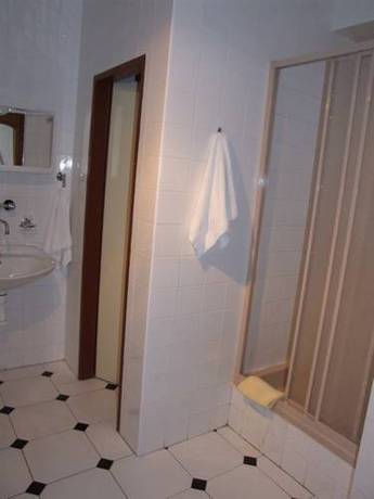 Imagen de la habitación del Hotel V Nebi. Foto 13