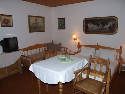 Imagen de la habitación del Hotel V Nebi. Foto 15