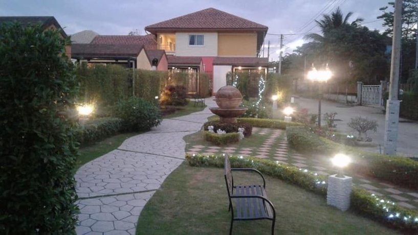 Imagen de la habitación del Hotel V Village. Foto 8