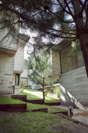 Imagen de los exteriores del Hotel V and D Casas Mar Azul. Foto 13