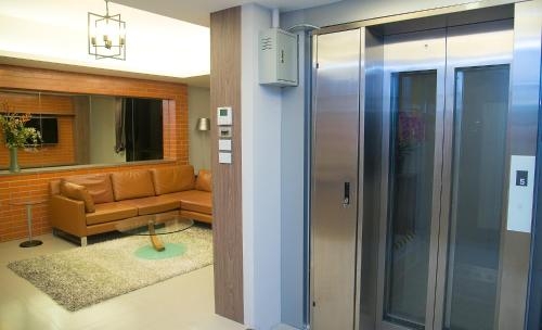 Imagen de la habitación del Hotel V20boutique Jacuzzi. Foto 8
