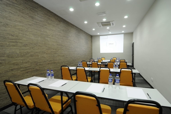 Imagen de los interiores del Hotel V3 Taman Gaya. Foto 16