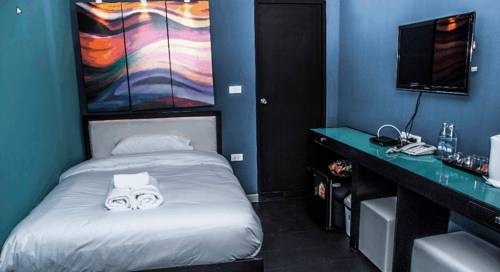 Imagen de la habitación del Hotel V30 Sukhumvit. Foto 13