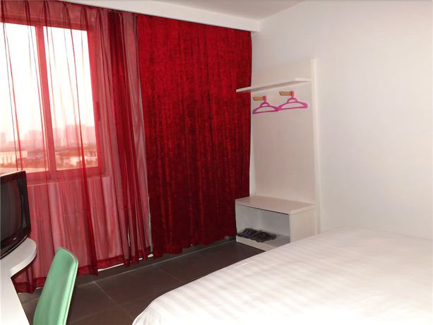 Imagen de la habitación del Hotel V8 Xi Lang Branch. Foto 8