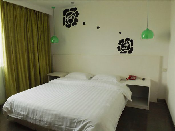 Imagen de la habitación del Hotel V8 Xi Lang Branch. Foto 11