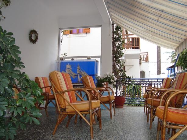 Imagen del bar/restaurante del Hotel VAKHOS. Foto 3