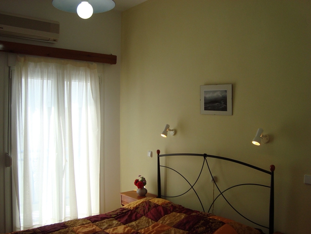 Imagen de la habitación del Hotel VAKHOS. Foto 10