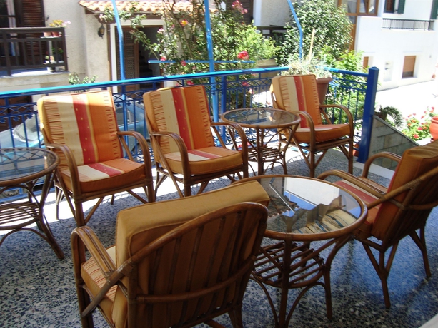 Imagen del bar/restaurante del Hotel VAKHOS. Foto 4