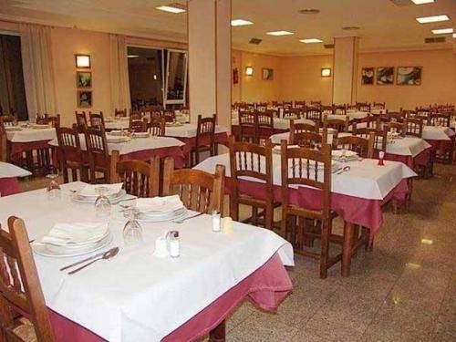 Imagen del bar/restaurante del Hotel VALCARCE. Foto 6