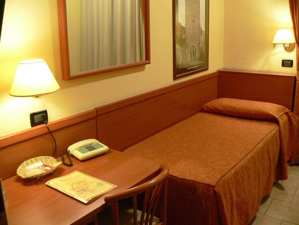 Imagen de la habitación del Hotel VALMARINA HOTEL. Foto 2