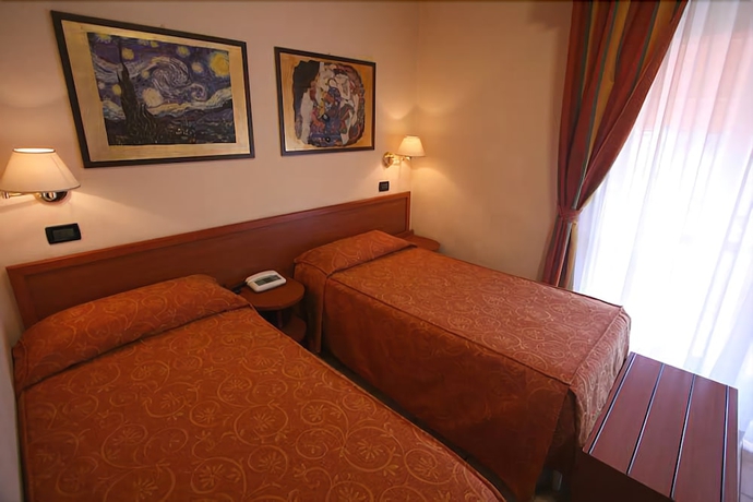 Imagen de la habitación del Hotel VALMARINA HOTEL. Foto 4