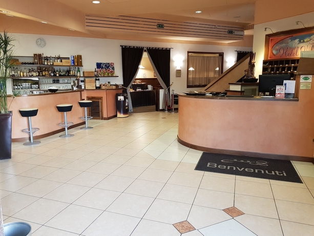 Imagen de los interiores del Hotel VALMARINA HOTEL. Foto 15