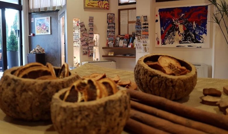 Imagen de los interiores del Hotel VALMARINA HOTEL. Foto 16