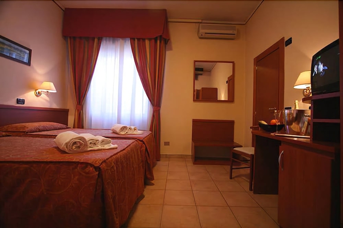 Imagen de la habitación del Hotel VALMARINA HOTEL. Foto 12