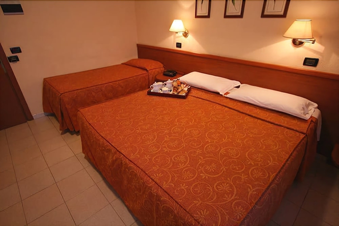 Imagen de la habitación del Hotel VALMARINA HOTEL. Foto 14