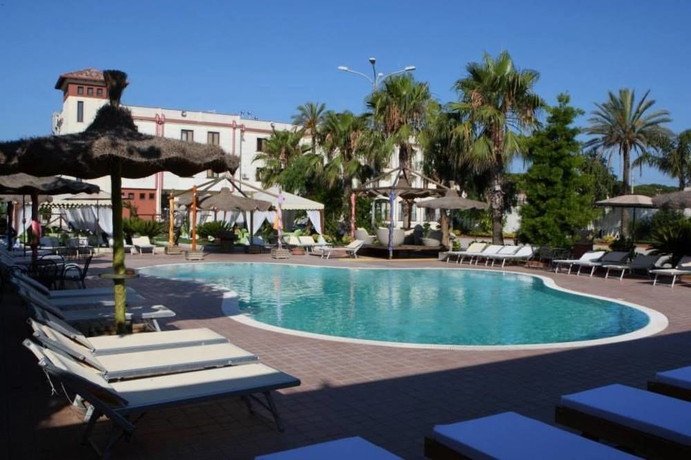 Imagen de la piscina del Hotel VENUS PARK. Foto 4