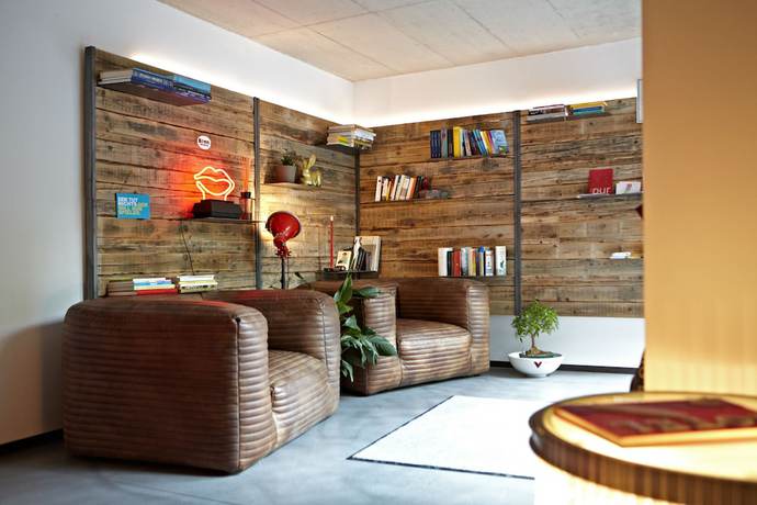 Imagen de los interiores del Hotel V-Hotel. Foto 19