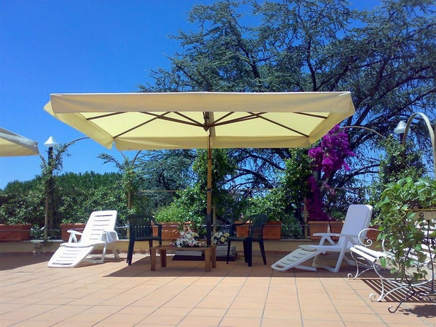 Imagen de los exteriores del Hotel VICTOR, Osteria del Curato. Foto 10