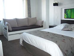 Imagen de la habitación del Hotel VICTORIA, PERPIGNAN. Foto 4