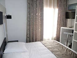 Imagen de la habitación del Hotel VICTORIA, PERPIGNAN. Foto 7
