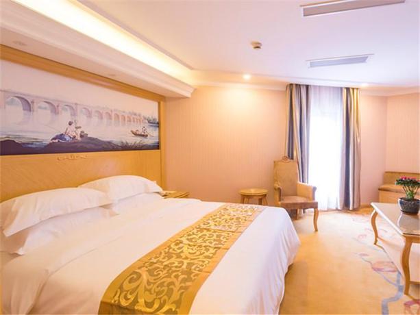 Imagen de la habitación del Hotel VIENNA INTERNATIONAL JINQIAO INDUSTRIAL PARK. Foto 6
