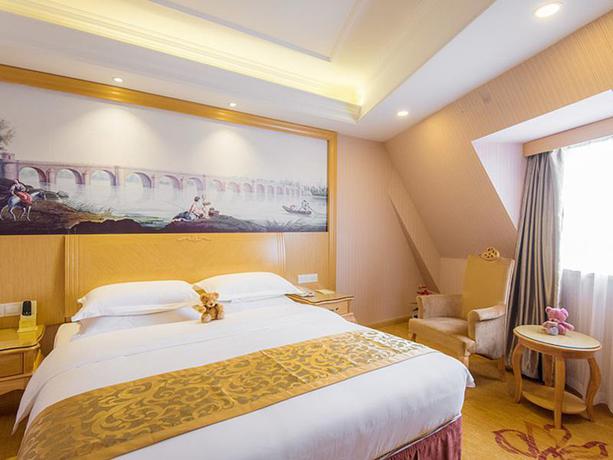 Imagen de la habitación del Hotel VIENNA INTERNATIONAL JINQIAO INDUSTRIAL PARK. Foto 8
