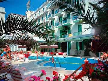 Imagen de la piscina del Hotel VIENNA TOURING. Foto 8