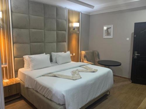 Imagen de la habitación del Hotel VIEWPOINT HOTEL AND SUITES. Foto 19