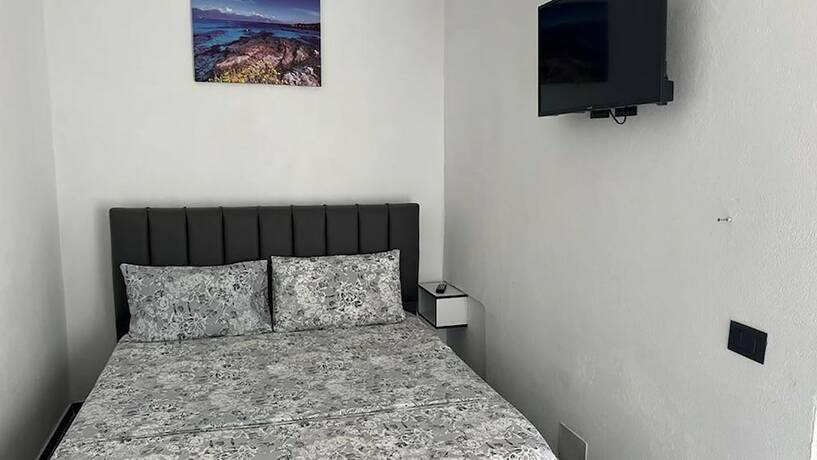 Imagen de la habitación del Hotel VILA AARON. Foto 19