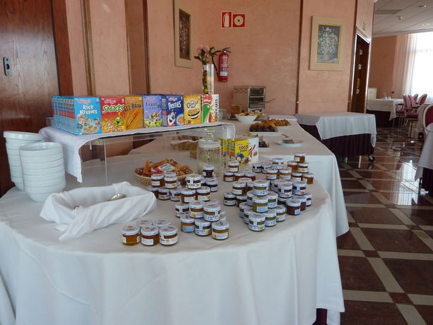 Imagen del bar/restaurante del Hotel VILA REAL MARINA AZUL. Foto 3