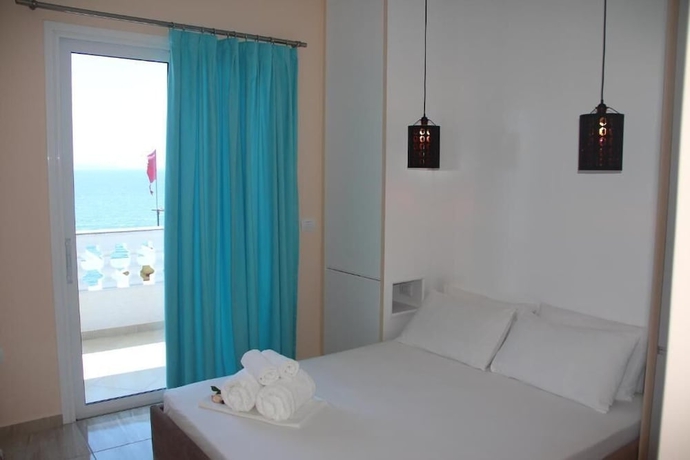 Imagen de la habitación del Hotel VILA e BARDHE. Foto 10