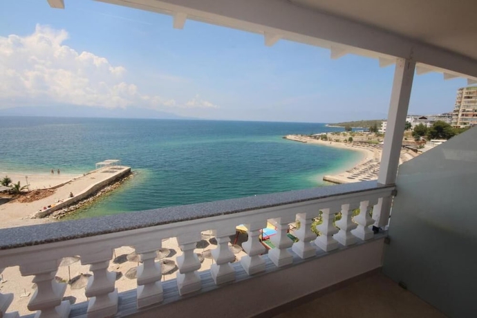 Imagen de la habitación del Hotel VILA e BARDHE. Foto 15