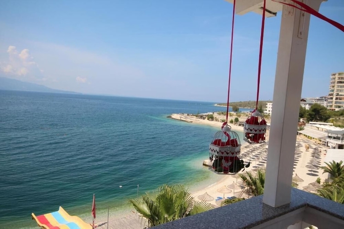 Imagen de la habitación del Hotel VILA e BARDHE. Foto 17