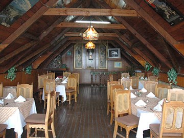 Imagen del bar/restaurante del Hotel VILLA ALPINA EL CHALET. Foto 2