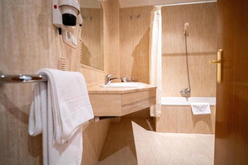 Imagen de la habitación del Hotel VILLA DE GOR. Foto 5