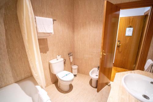 Imagen de la habitación del Hotel VILLA DE GOR. Foto 6