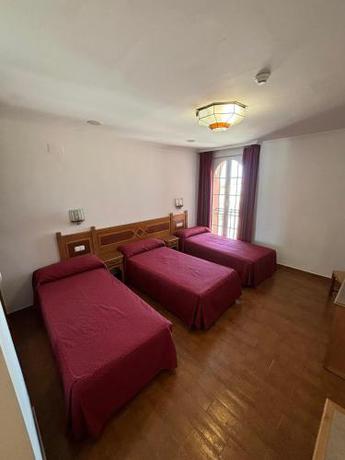 Imagen de la habitación del Hotel VILLA DE GOR. Foto 12
