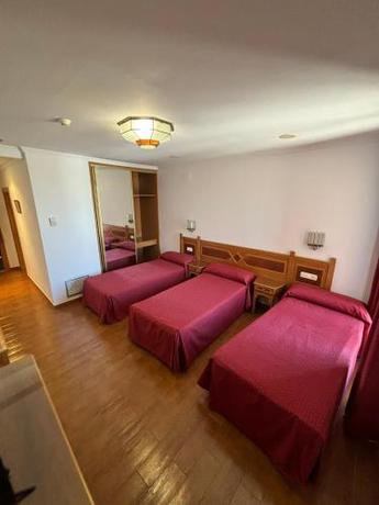 Imagen de la habitación del Hotel VILLA DE GOR. Foto 13