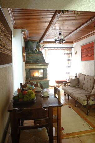Imagen general del Hotel VILLA FILOXENIA ARAHOVA. Foto 10