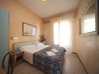 Imagen de la habitación del Hotel VILLA KATIA. Foto 7