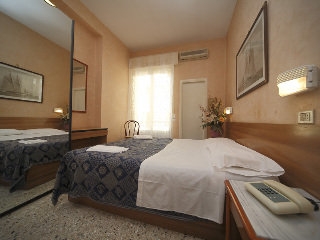 Imagen de la habitación del Hotel VILLA KATIA. Foto 8