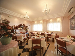 Imagen del bar/restaurante del Hotel VILLA KATIA. Foto 4