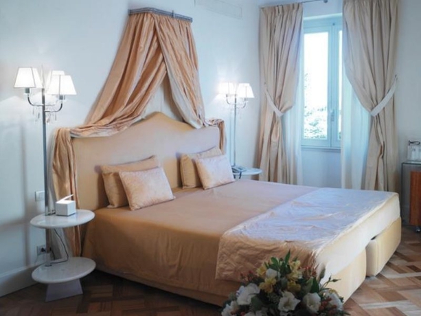 Imagen general del Hotel VILLA LA VEDETTA. Foto 4