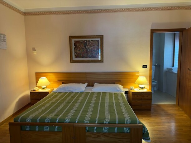 Imagen de la habitación del Hotel VILLA NUOVA. Foto 16