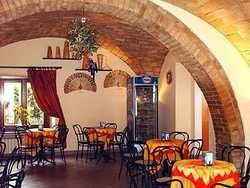 Imagen del bar/restaurante del Hotel VILLAGE GREEN ROOM CHALET. Foto 7