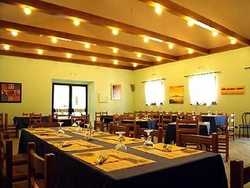 Imagen del bar/restaurante del Hotel VILLAGE GREEN ROOM CHALET. Foto 9