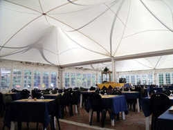 Imagen del bar/restaurante del Hotel VILLAGE GREEN ROOM CHALET. Foto 11