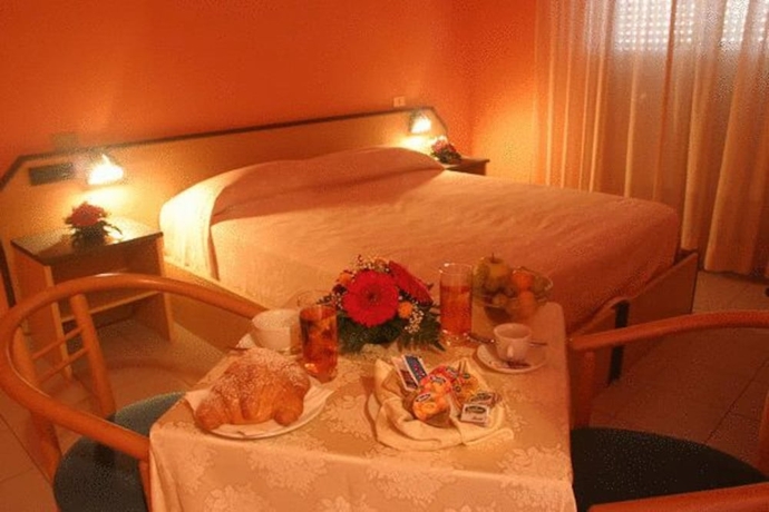 Imagen de la habitación del Hotel VILLAGE LA PRINCIPESSA. Foto 7
