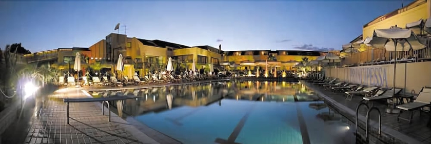 Imagen de la piscina del Hotel VILLAGE LA PRINCIPESSA. Foto 19